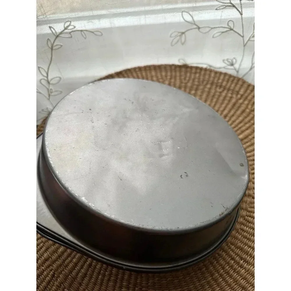 Two Round Baking pans